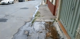 Morador reclama de vazamento de água em rua principal do bairro Cachoeira