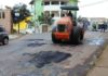 Operação “tapa-buraco” é realizada na rua Monsenhor Barreto em Lafaiete