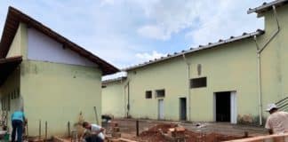 Obras do matadouro avançam em Congonhas e operação no início do ano dependerá de licenças do Estado