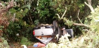 Quatro pessoas ficam feridas após carro sair da pista e cair em ribanceira na BR-265