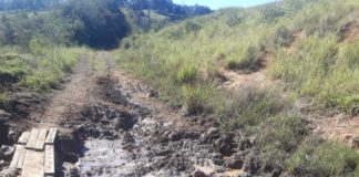 Falta de manutenção na estrada da localidade de Bananal gera reclamação em Queluzito
