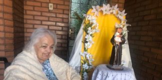 Historiadora Avelina Noronha reforça devoção a Santo Antônio com transmissão de trezena em sua casa