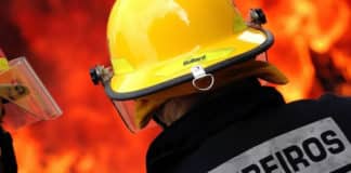 Incêndio criminoso deixa imóvel parcialmente destruído