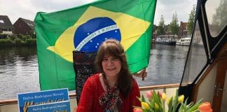 Laminense Dalva Moraes lança livro na Holanda em tarde de autógrafos
