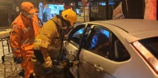 Condutor de veículo fica ferido após colisão