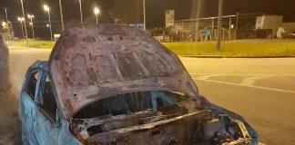 Incêndio destrói veículo e proprietária perde objetos pessoas e documentos