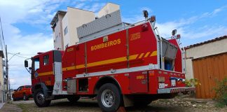 Bombeiros de Lafaiete combatem incêndio em residência no bairro Carijós
