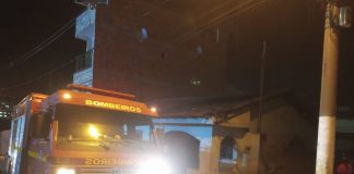 Bombeiros combatem incêndio em residência
