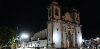 Novena da padroeira de Lafaiete inicia com nova iluminação no adro da Matriz