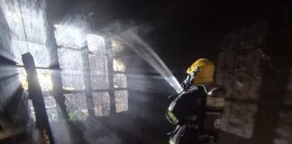 Bombeiros combatem incêndio em residência na área central de Congonhas