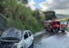 Bombeiros combatem incêndio em veículo às margens da BR-040