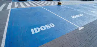 Veja como emitir credencial de vaga preferencial de idoso pelo celular
