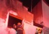 Bombeiros de Lafaiete combate incêndio em casa abandonada