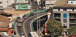 Caminhão apresenta problema e viaduto é interditado parcialmente no Centro de Lafaiete