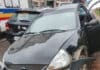 Carro sai de estacionamento e atinge outros dois em Lafaiete