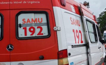 Carro bate em barranco em Lafaiete e condutor morre