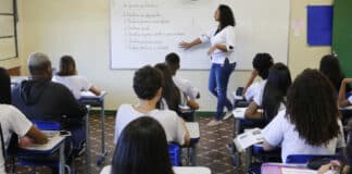 Governo de Minas anuncia novo concurso público da Educação com 13.795 mil vagas