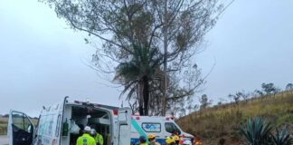 Duas pessoas ficam feridas após capotamento de veículo na BR-040 em Lafaiete