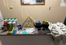 Dois homens e uma mulher são presos por golpe após distraírem morador e roubar em residência