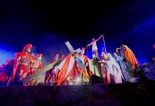 Tradicional Paixão de Cristo reúne milhares de pessoas em Congonhas