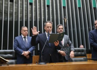Glaycon Franco assume mandato de deputado federal e faz Lafaiete voltar ao Congresso Nacional após quase 50 anos