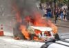 Incêndio deixa carro destruído no Centro de Lafaiete