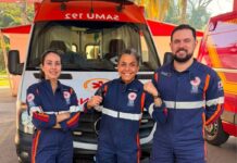 Idoso é socorrido pela equipe do Samu após sofrer desmaio em rua de Lafaiete