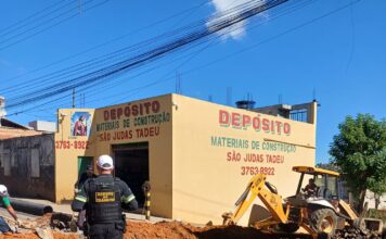 Obra na rede pluvial altera trânsito na rua Duque de Caxias em Lafaiete