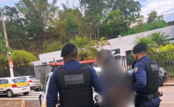 Menor é apreendido suspeito de fazer pichações com referências a organização criminosa