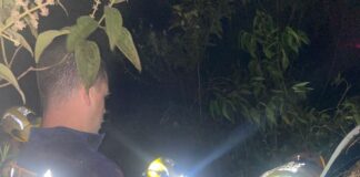 Condutor é socorrido após capotamento de veículo na MG-129 em Lafaiete