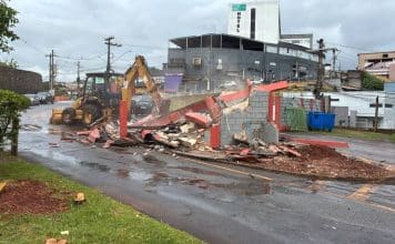 Demolição da portaria do Bebe Água inicia o processo de construção do novo Fórum de Congonhas
