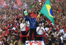 Lula é reeleito presidente da República após virada no segundo turno