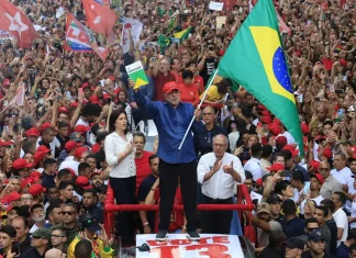 Lula é reeleito presidente da República após virada no segundo turno